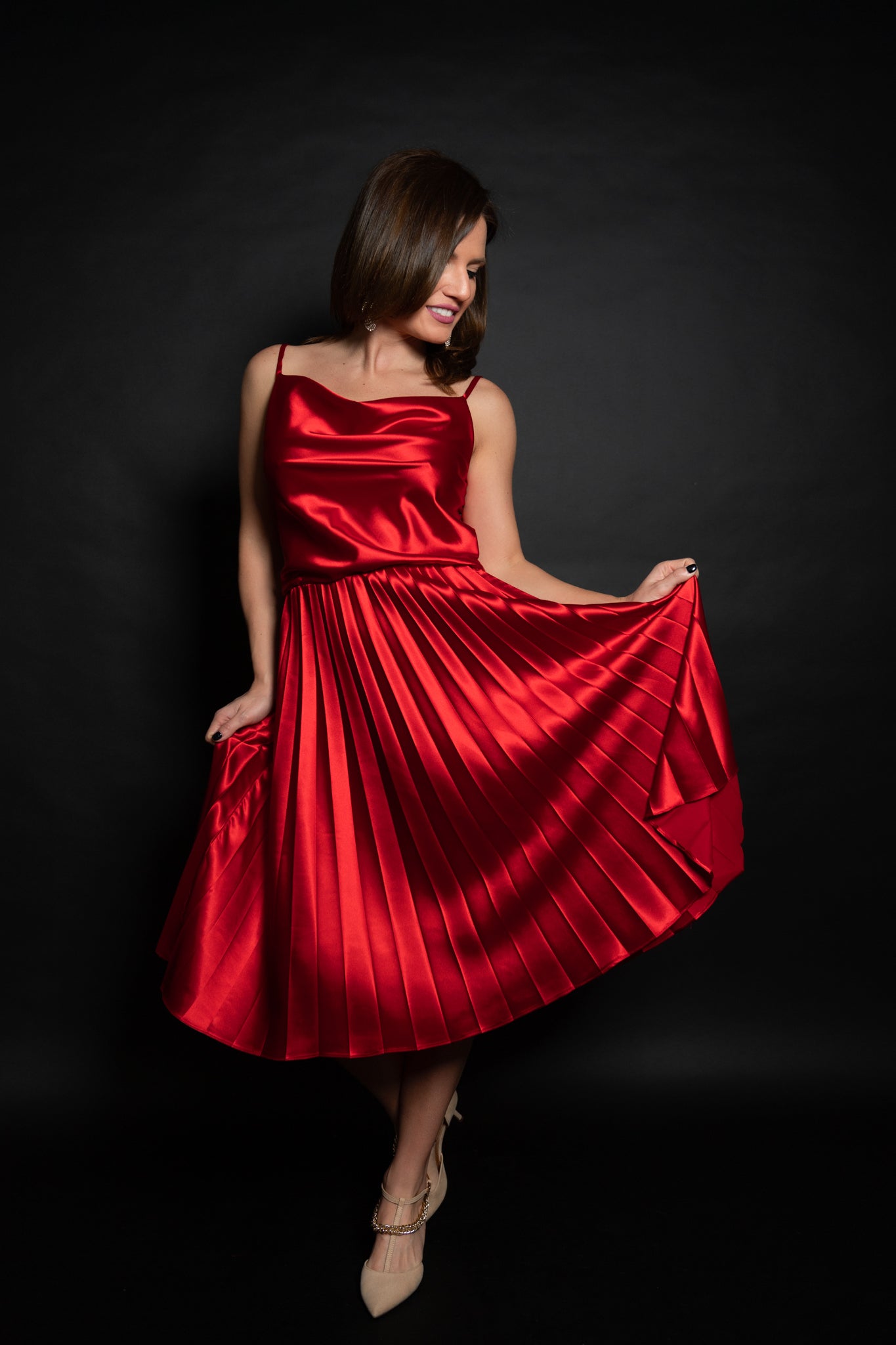Rochie rosie plisata manual material cu greutate medie usor elastic Alina Cristea Maralyn