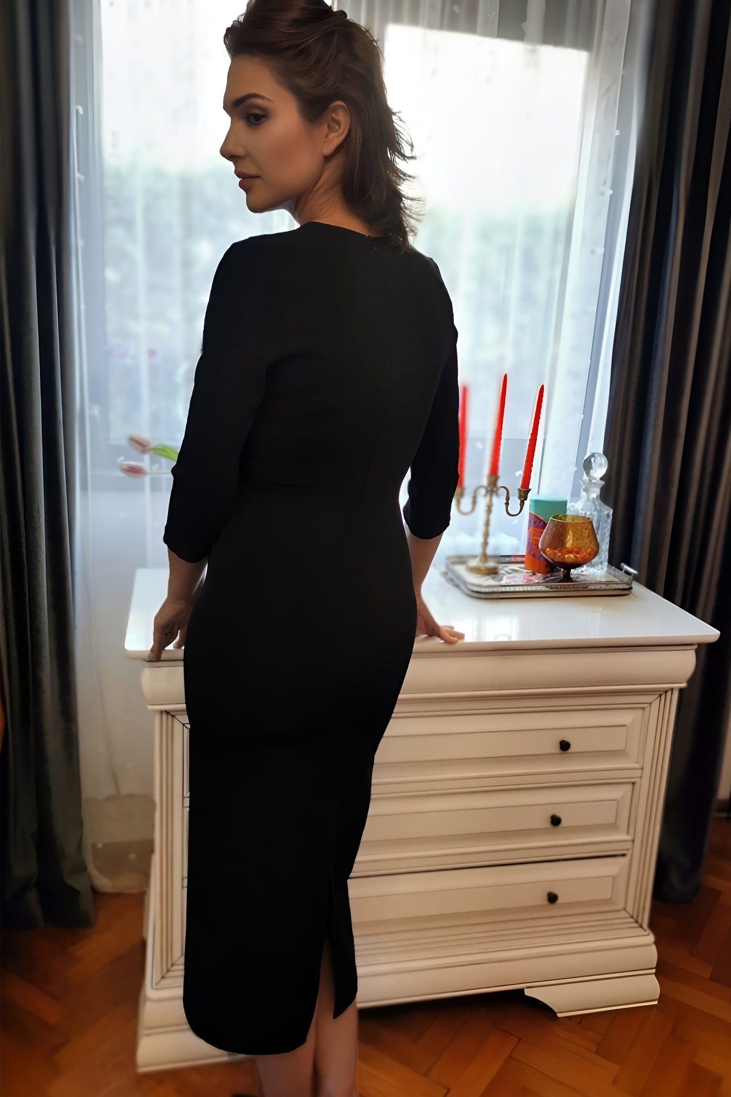 Graceful Elegance: Knotted black Dress