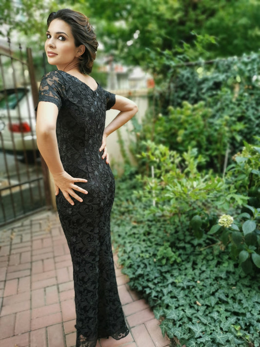 Night Dream lace dress with charming sleevs